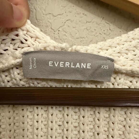 EVERLANE Ribbed V-Neck Cropped Pullover Sweater L/S in Solid Cream - Picture 8 of 10